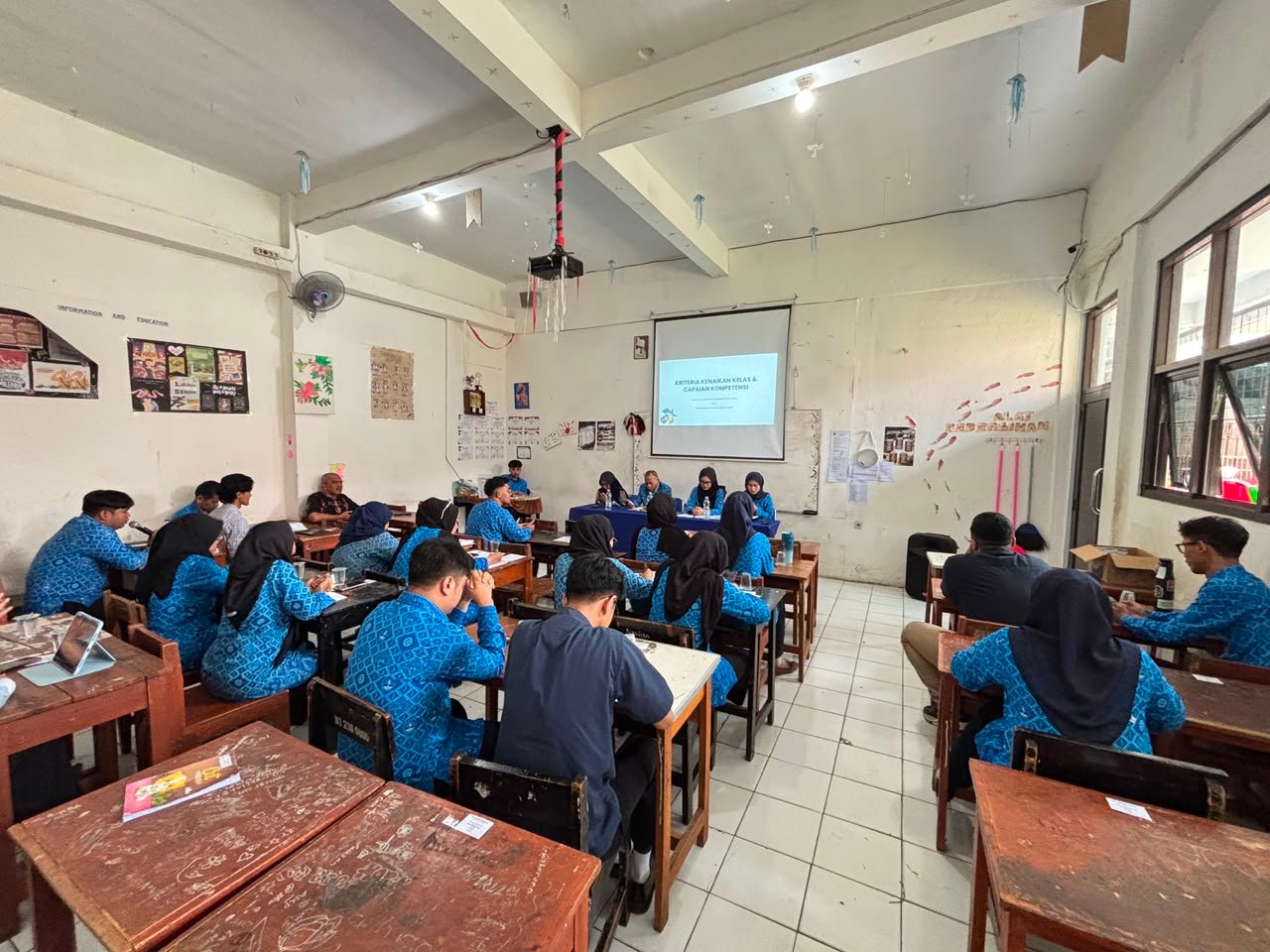Pemaparan materi capaian kompetensi kepada siswa