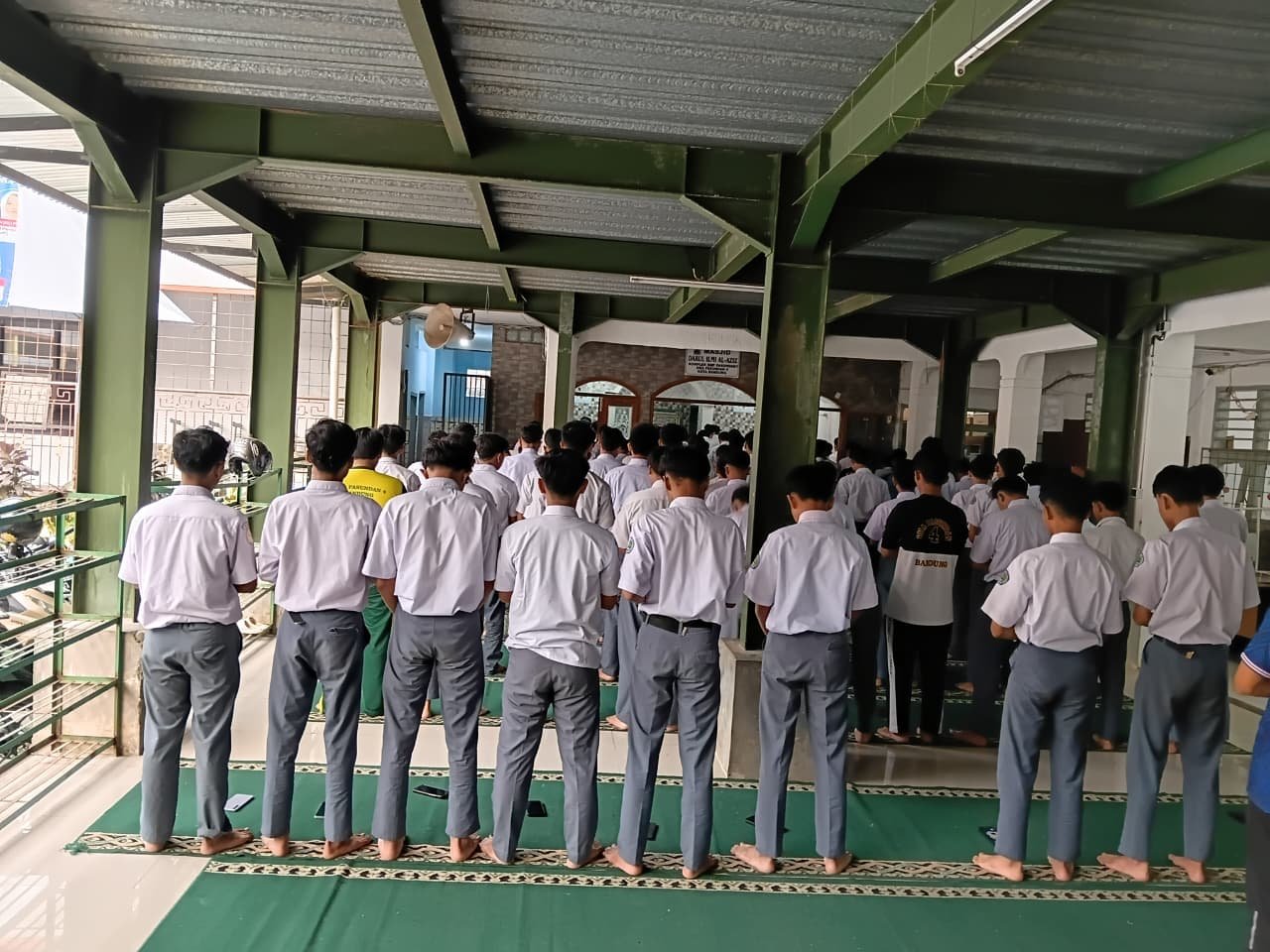 Sholat Dzuhur Berjamaah
